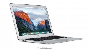 Apple MacBook Air 13 wyposażony został w pełnowymiarową klawiaturę oraz dość duży jak na taką klasę sprzętu wyświetlacz dzięki czemu bez problemu zastąpić może klasyczny model notebooka